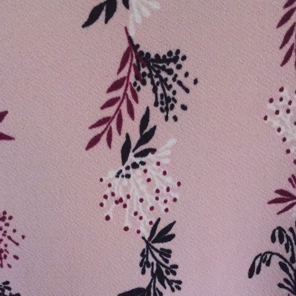 Worthington Cold Shoulder Top. - Picture 4 of 4